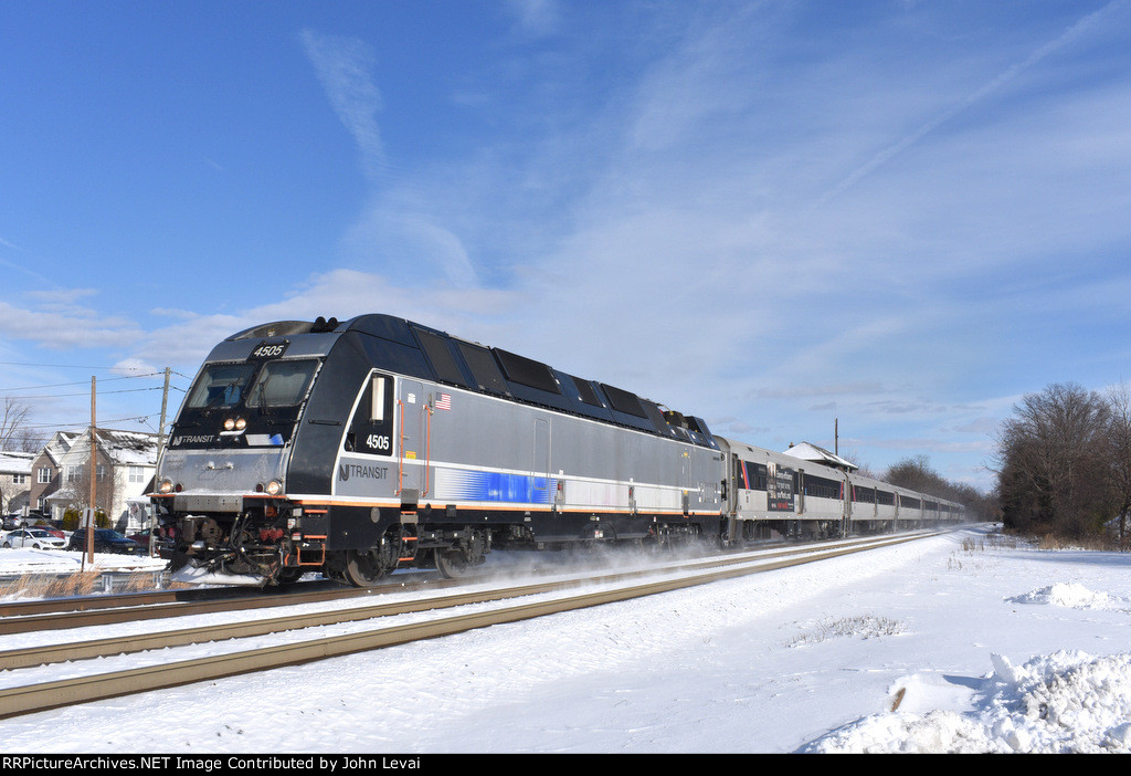 ALP-45DP # 4505, with a Comet Set, brings in NJT Train # 5521 into Raritan Station. The roof belonging to Boyd Tower is seen in the background in the right half of the image 